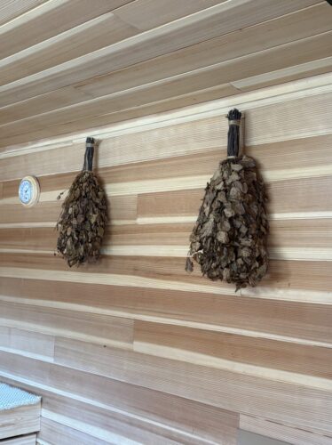 ヴィヒタ ウィスキング用の白樺の束