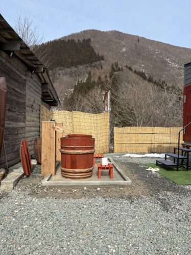 OYASU SAUNA 水風呂の外観