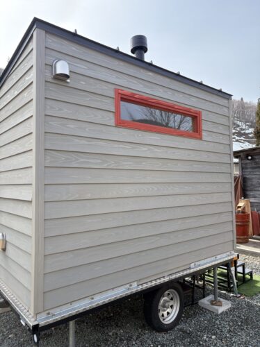 OYASU SAUNA トレーラーサウナ室の外観