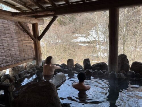 露天風呂に入浴中の様子